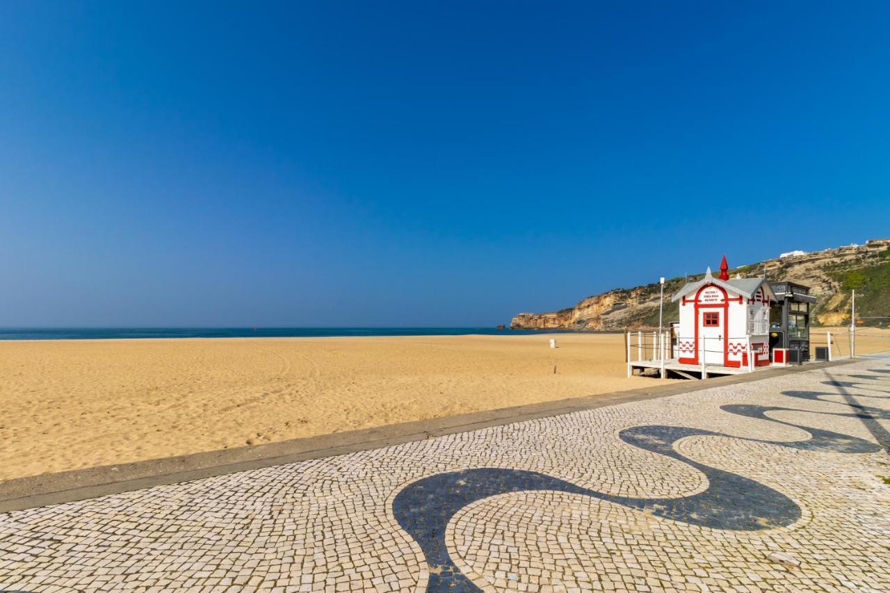 Carol Beach House Nazaré Exterior foto